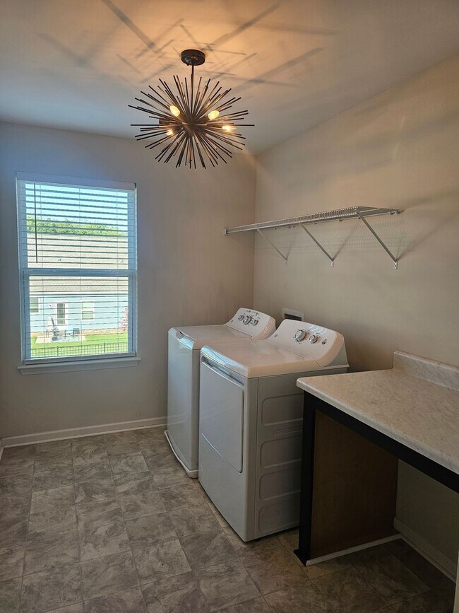 Building Photo - 1237 Scotch Meadows Loop
