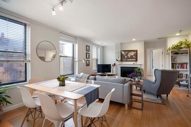 Building Photo - 1661-1663 Washington St. Unit 201