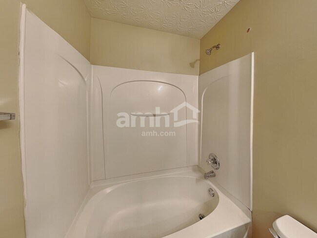 Building Photo - 354 Meadows Ln