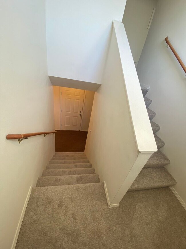 Building Photo - Don’t Miss This Spacious 4-Bedroom Northside Condo