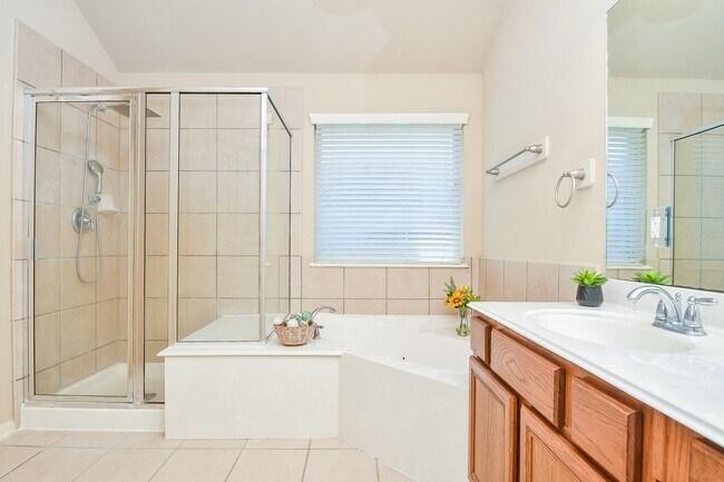 Building Photo - 16814 Ranger Ridge Dr