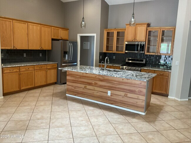 Building Photo - 14335 W Country Gables Dr