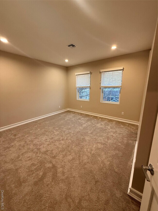 Building Photo - 122 Greenwich Ave