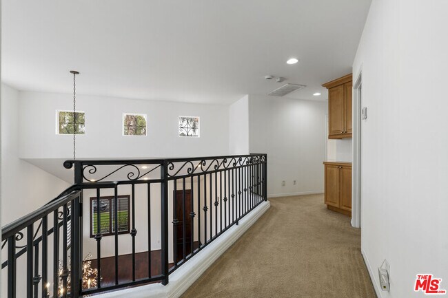 Building Photo - 14321 Hortense St