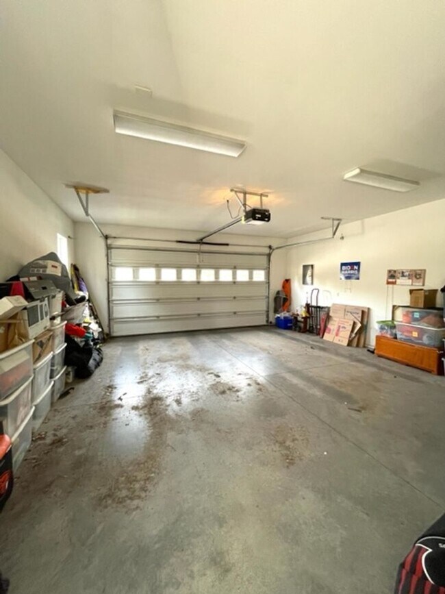 Building Photo - 1690 N W Lepage Pl