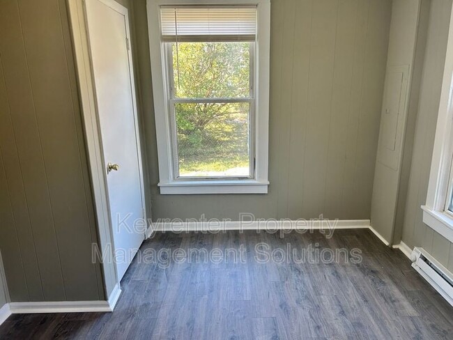 Building Photo - 311 Elm St