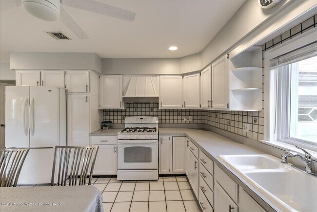 Building Photo - 24 Mt Dr