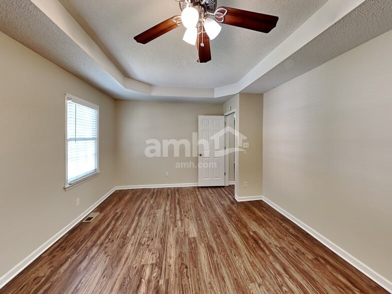 Building Photo - 3846 Deercreek Dr