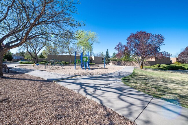 Building Photo - Absolute Gem in Pueblo Alegre (Camino De Chelly)