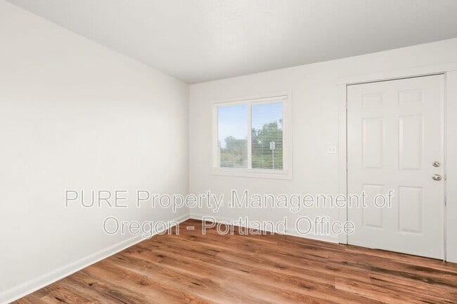 Building Photo - 6924 N Amherst St