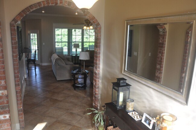 Building Photo - 560 Hickory Ridge Rd