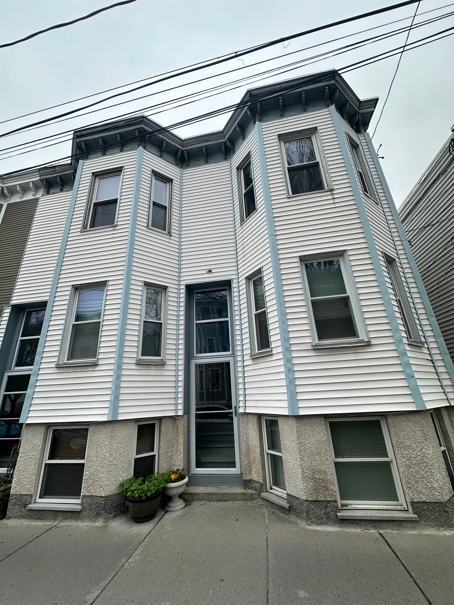 Building Photo - 8 Fulkerson St