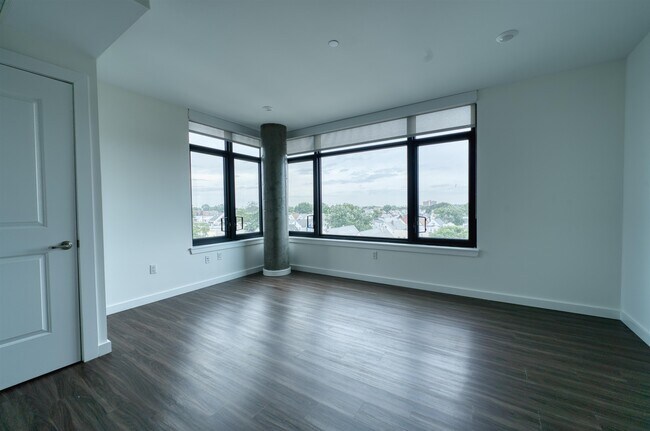 Building Photo - 957 Broadway