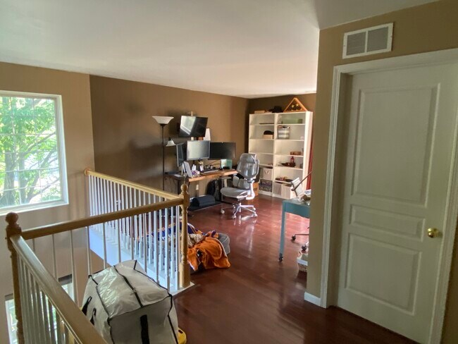 Building Photo - 3260 Bromley Ln