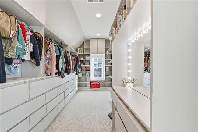 Building Photo - 415 Oakleigh Ave