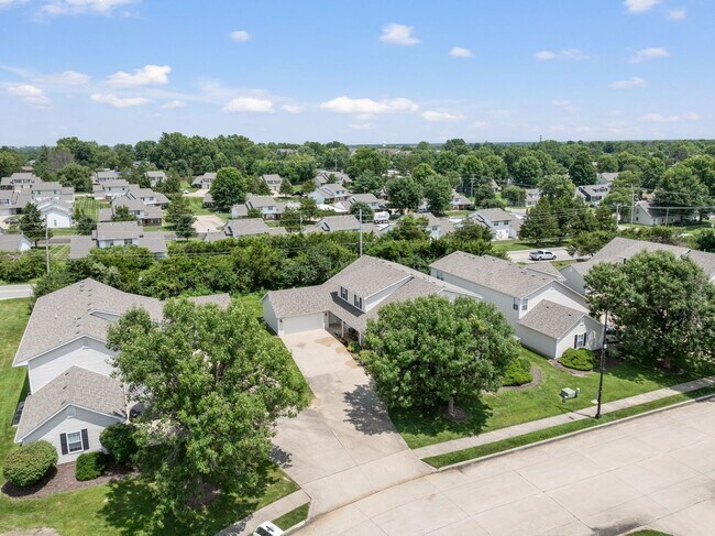 Building Photo - 1713-1715-1715 Louise Cir