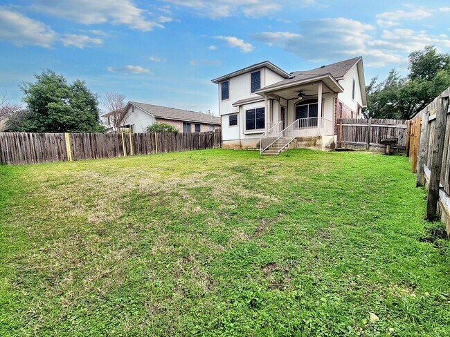 Building Photo - Inviting 3BR/2.5BA with Spacious Bedrooms & Great Outdoor Space