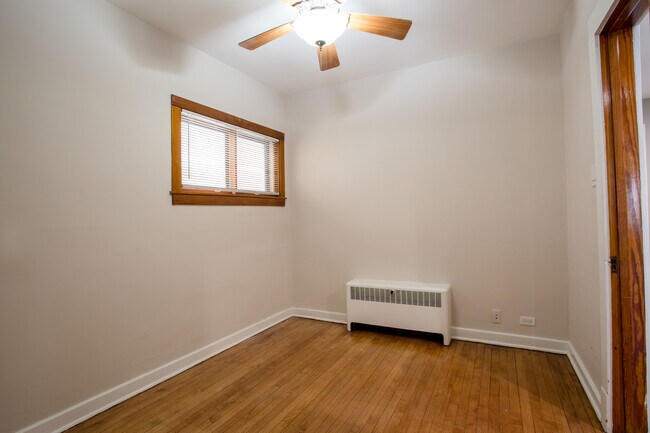 Building Photo - 2440 W Cuyler Ave