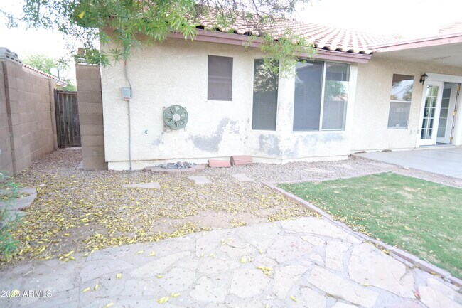 Building Photo - 1321 W Butler Dr