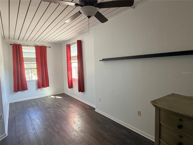 Building Photo - 2320 W Azeele St