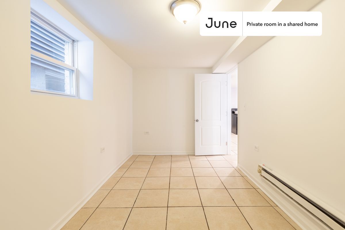 Building Photo - Room in Shared 3 bed/1 bath home