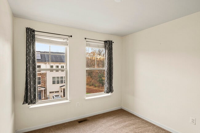 Building Photo - 214 Tanner Ln