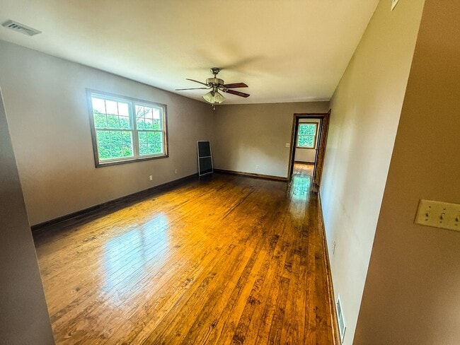 Building Photo - 4BD 2.5 BA Home with Acreage in Tippecanoe