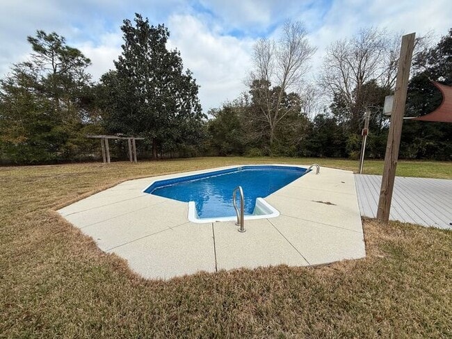 Building Photo - Pensacola - 32526- 4 bedroom, 2 bathroom - pool and lawn care included
