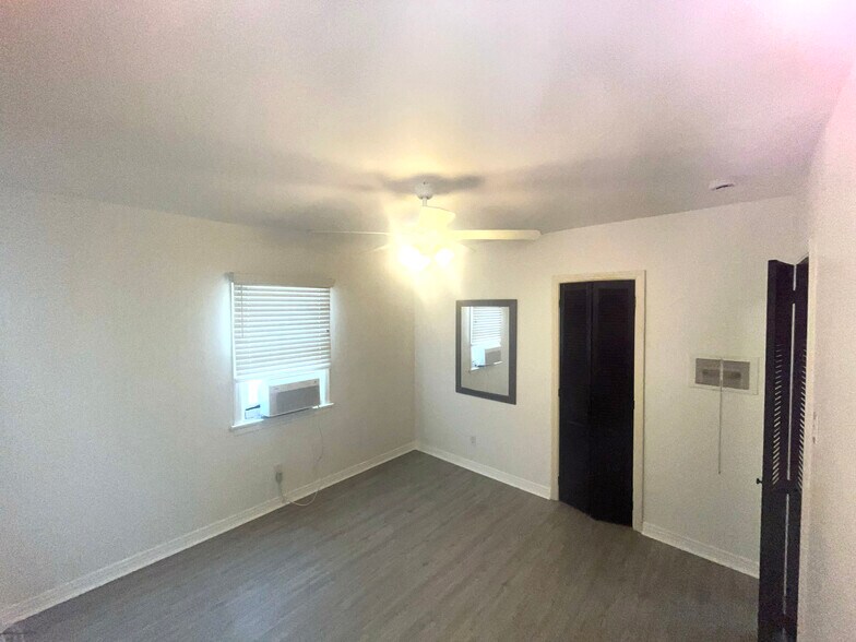 Bedroom - 666 Quincy Ave