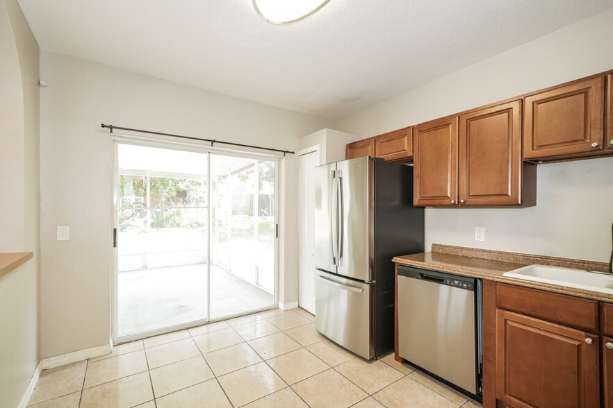 Building Photo - 10430 Blackmore Dr