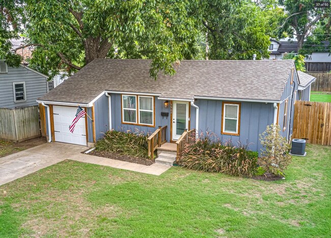 Building Photo - 2 Bed | 2 Bath in Midtown!