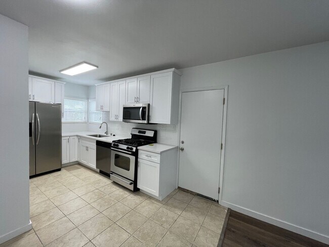 Primary Photo - 4962 S Centinela Ave