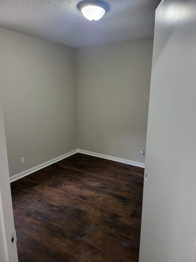Building Photo - Large two-story colonial style home, Antioch