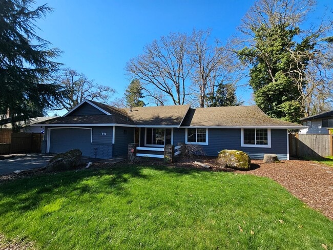 Building Photo - Roomy Ranch in Gladstone