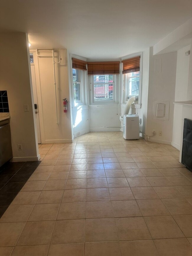 Building Photo - Modern Basement Unti 1 Bedroom/1 Bath, Recently renovated, new stainless steel appliances, floori...