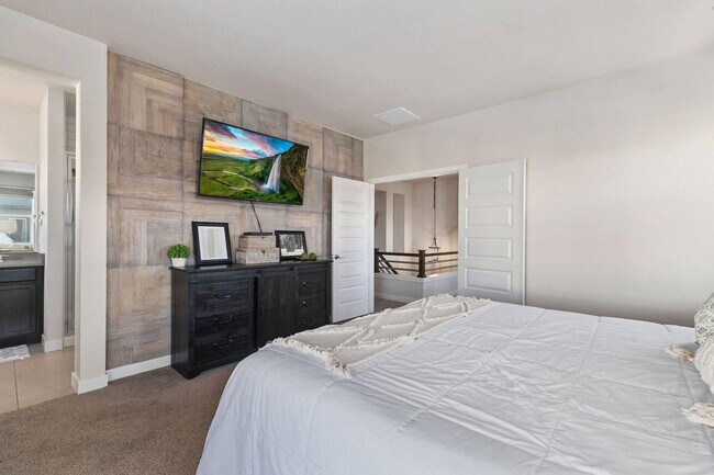 Building Photo - 6801 Warren Dr