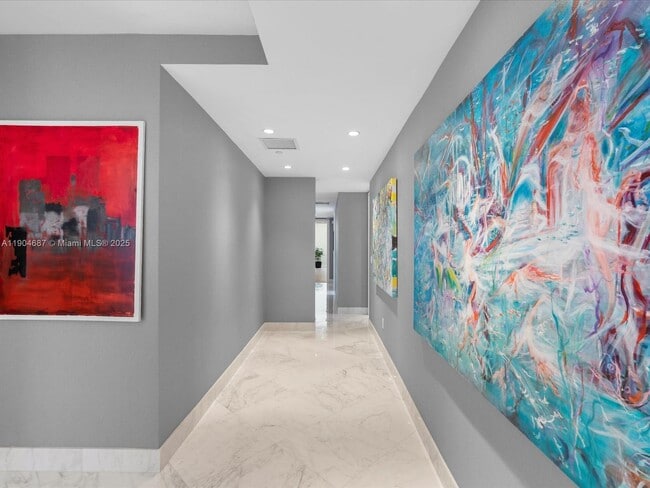 Building Photo - 1425 Brickell Ave