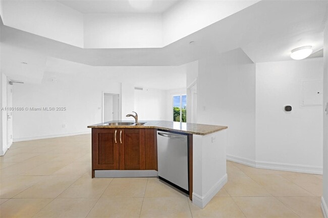 Building Photo - 20000 E Country Club Dr