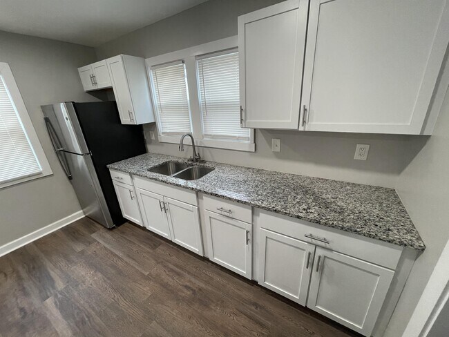 Building Photo - 1915 Auburn St