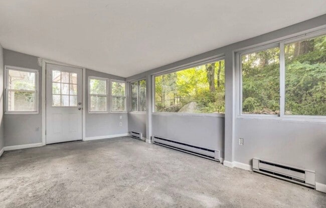 Building Photo - 34 Oak St