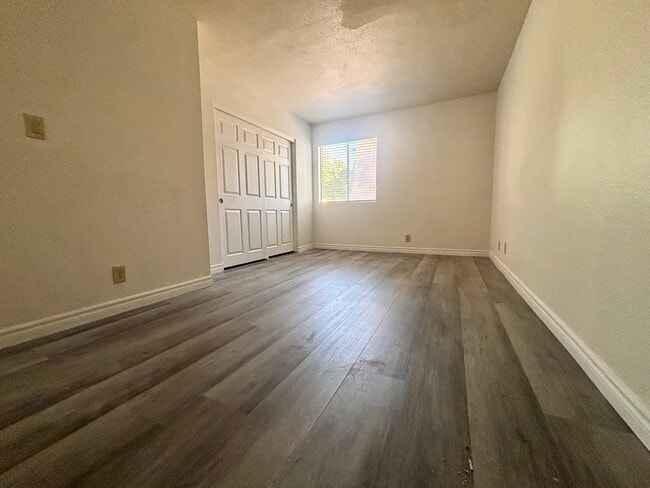 Building Photo - 5220 Indian River Dr