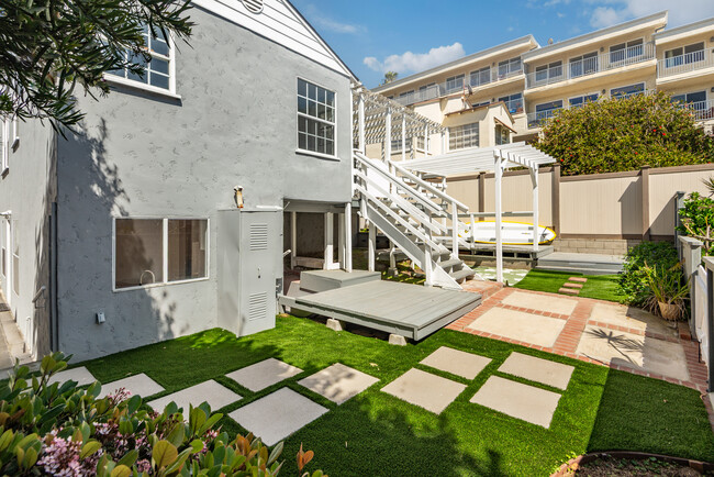 Building Photo - 526 Avenue A
