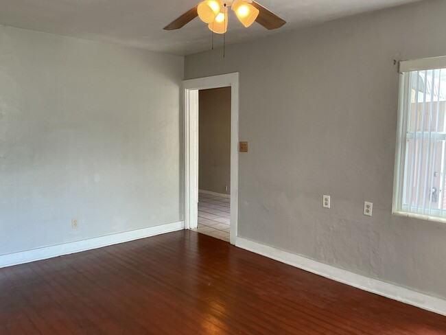 Building Photo - 3 Bed / 2 Bath Home in North Lakeland – Spacious Yard & Great Location