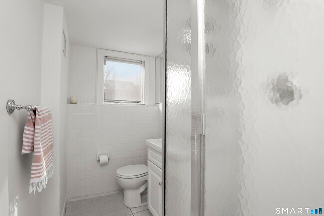 Building Photo - 6 Meadowbank Rd