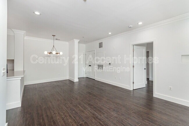 Building Photo - 4860 Eisenhower Ave