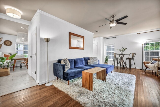 Building Photo - 4203 Duval St