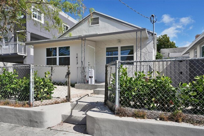 Building Photo - 1413 SW 3rd St