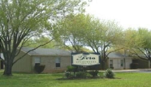 Building Photo - 1200 E Frio St