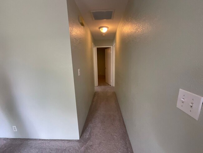 Building Photo - 645 Mananai Pl