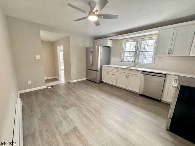 Building Photo - 156 E Prospect St